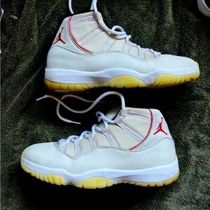 Air Jordan 11 Retro Platinum Tint